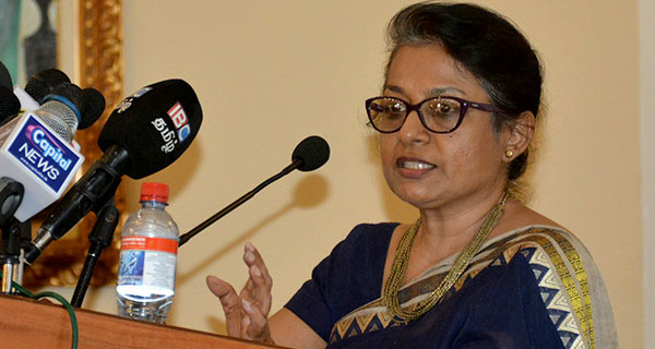 මානව හිමිකම් කොමිසමේ සභාපති දීපිකා උඩගම ඉල්ලා අස්වෙයි!