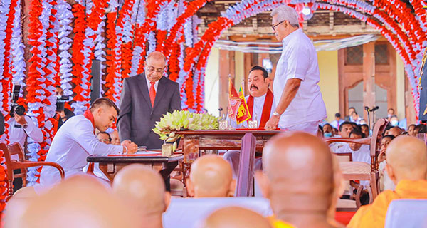 නව කැබිනෙට්ටුවෙන් හිටපු මන්ත්‍රීවරුන් රැසක් හැලේ….