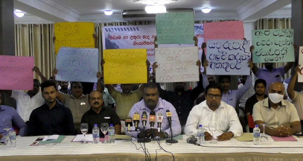 රජයේ යතුරු පැදි ආනයන තහනමින් ලක්ෂ 5 ක් අනාතයි!