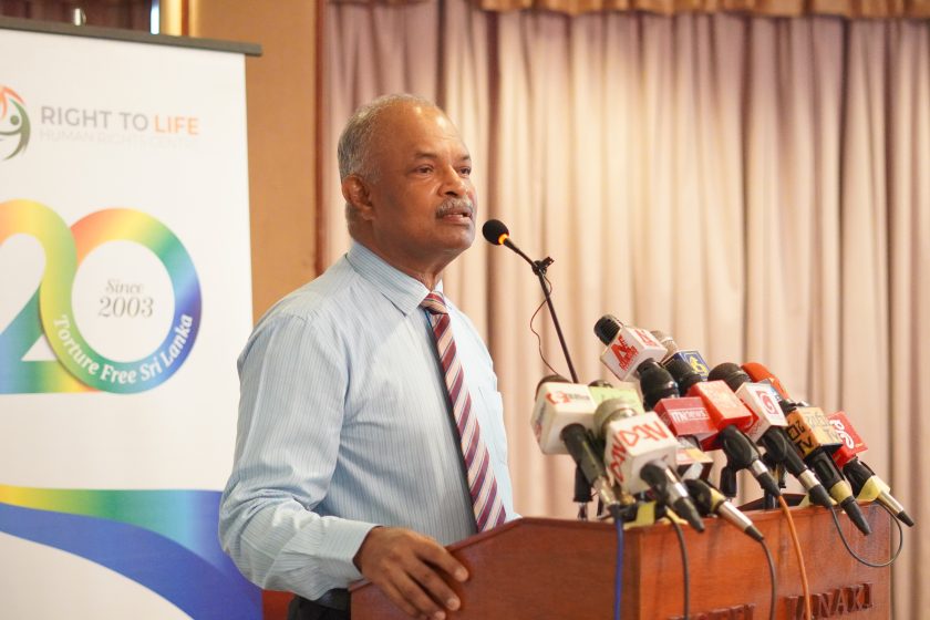 බිල් ක්ලින්ටන්ව ප්‍රශ්න කරේ සාජන් කෙනෙක්!