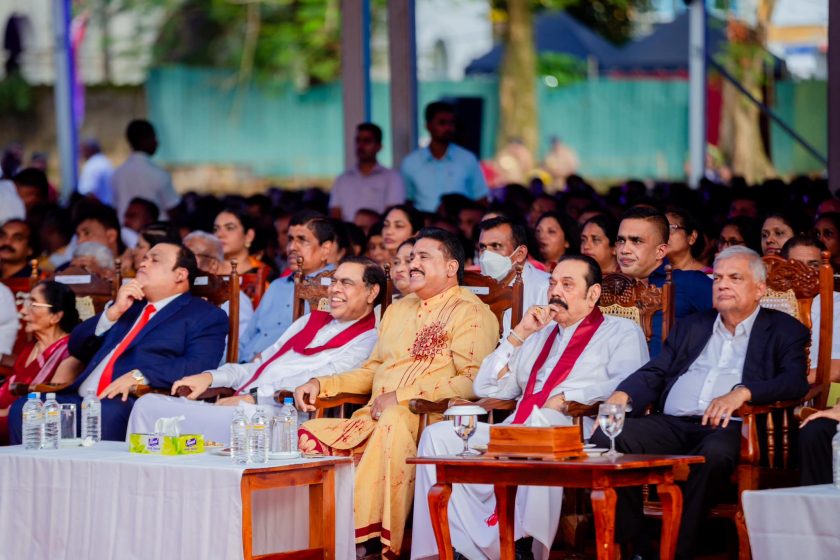 අපි ණයත් නැහැ, බයත් නැහැ!