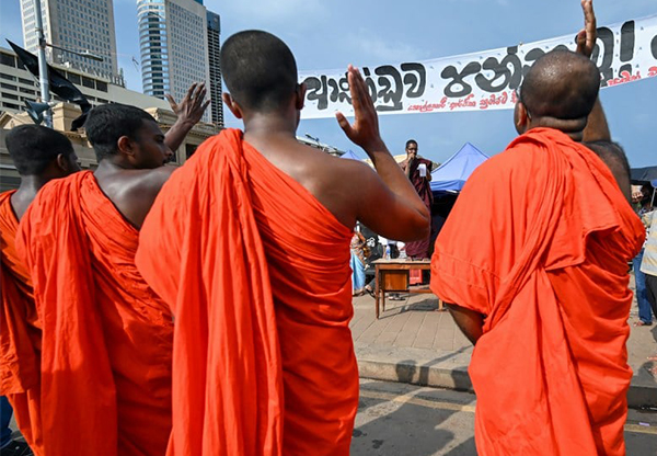 සිංහල බෞද්ධ රාජ්‍යය සහරාන් අතහැර සිංහල බෞද්ධයන් පසුපස එළවීම – අජිත් පැරකුම් ජයසිංහ