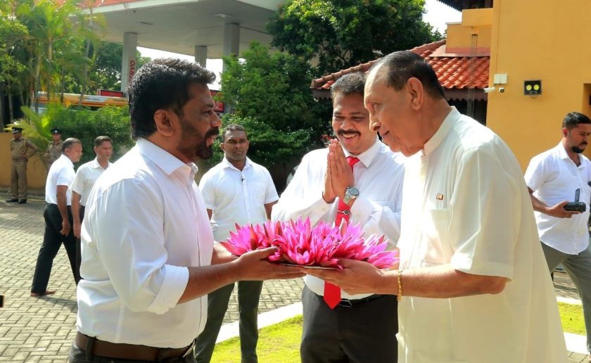 “මන්ත්‍රීවරුන්ට පක්ෂ මාරු කිරීම තහනම් කරන්න”