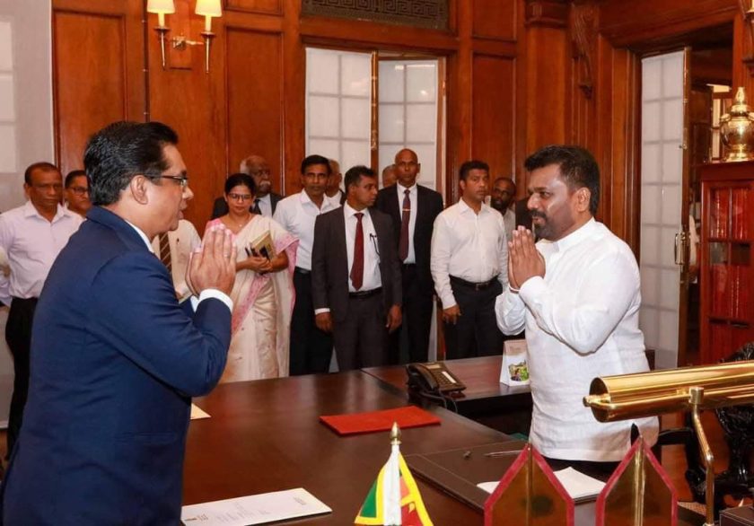 කන්ටේනර් කතාව කෙටියෙන් මෙහෙමයි