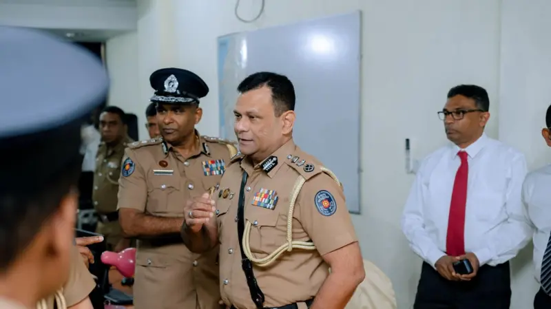 අලුතින් පත්කළ මධ්‍යම අපරාධ විමර්ශන කාර්යාංශයේ SDIG රන්මල් කොඩිතුවක්කු පිළිබඳ ආන්දෝලන මොනවා ද?