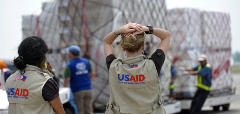 ලොව පුරා සියලුම USAID සේවකයන් නිවාඩු යවයි