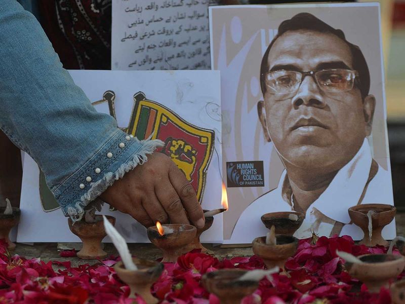 ප්රියන්තගේ ඝාතකයන් හයක් එල්ලා මැරීමට නියෝග, හතක් දිවි ඇති තෙක් සිරගත කෙරේ.