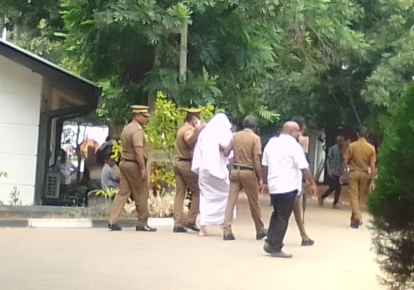 අනුරාධපුර රෝහලේ වෛද්‍යවරිය අපයෝජන සැකකරු හඳුනාගනියි.