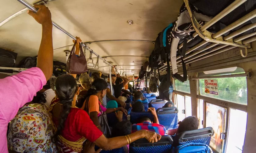 අධිවේගී මාර්ගයේ බස් පොලිසියට කොකා පෙන්නන අලුත්ම ක්‍රමය!