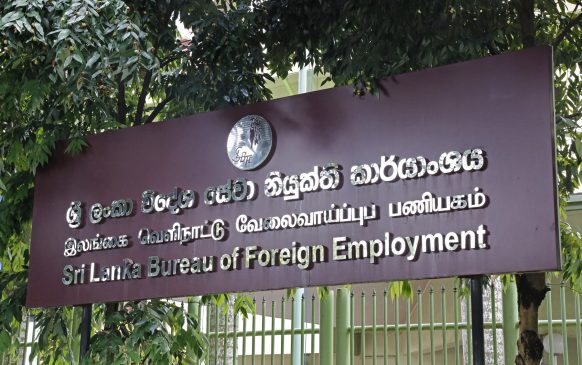 අහු නොවී රට යන්න – දැනගෙන වැඩ කරන්න