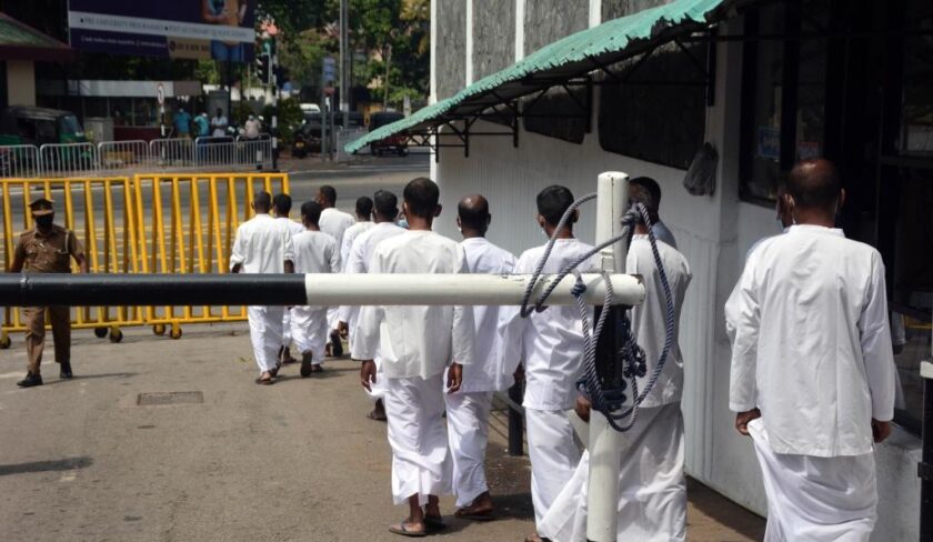 බන්ධනාගාරවල රැඳවිය හැකි රැඳවියන් 12,000යි, රැඳී සිටින පිරිස 33,000ක්