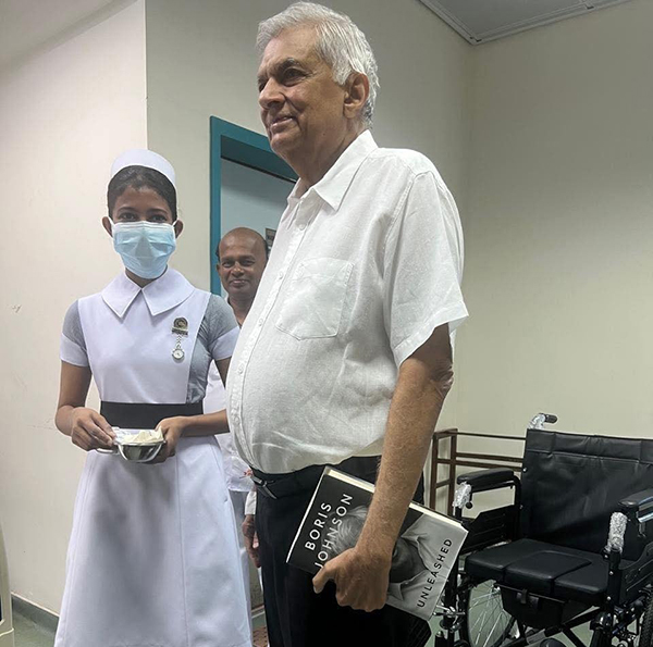 රනිල් අතේ පොතක්.., – මහේෂ් හපුගොඩ
