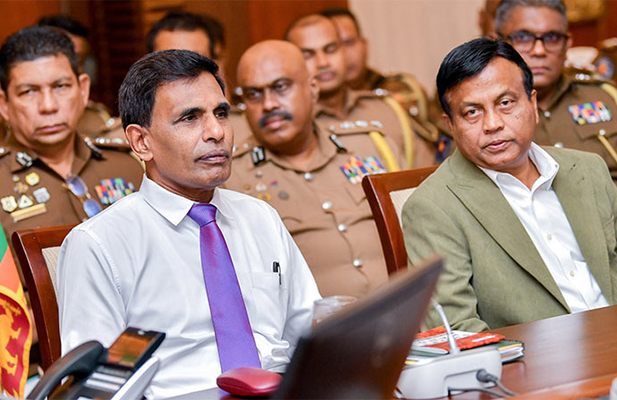මාස හයට පොලිස් නිලධාරීන් 300කගේ වැඩ තහනම්..!