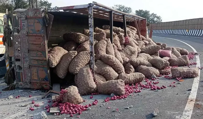 අල ලොරියයි ලුණු ලොරියයි දෙකම රූබිකන් නදියට පෙරලිලා