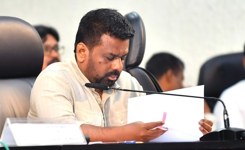 ජනාධිපති තුමාට ගිල්ලවූ රාජ්‍ය සේවයේ “මැද ලේයර්” ලණුව – රජිත් කීර්ති තෙන්නකෝන්