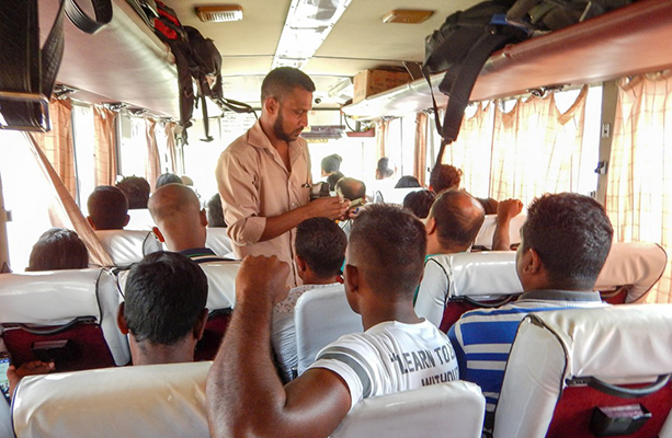 මගීන්ට ටිකට් නොදුන් බස්නාහිර කොන්දොස්තරලා 57 කගේ වැඩ තහනම්
