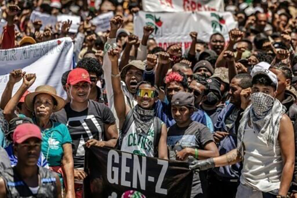 Gen Z විරෝධතා හමුවේ මැඩගස්කර ජනාධිපතිවරයා රටින් පලායයි