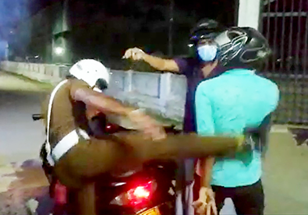 මාධ්‍යවේදියෙකුගේ අයිතිවාසිකම් කඩකල පොලිසියේ තිදෙනෙකුට රු. 75,000ක් ගෙවීමට නියෝග