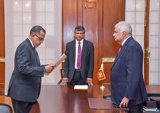 නීතිපතිවරයා දඩුකදේ ගැසිය හැකිද?