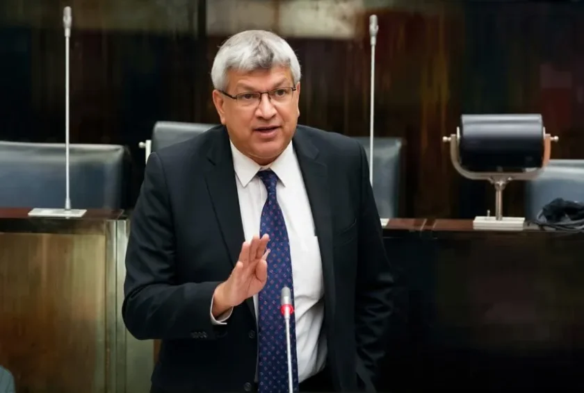 රස පරීක්ෂක වාර්තා මාස තුනකින්!