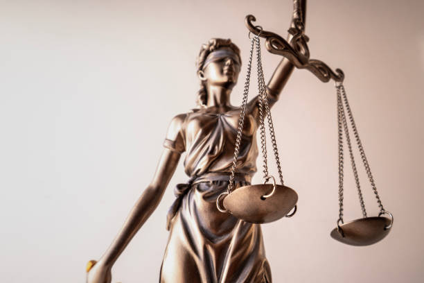නීතිඥයින්ට පහරදීම් සහ මරණ තර්ජන – සරෝජ් පතිරණ