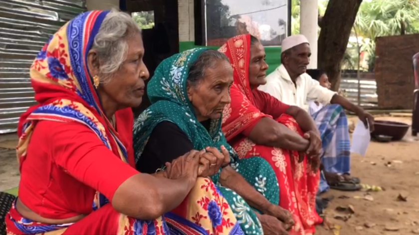 වසර 30ක් පුරාවට පදිංචිවී සිටි නිවසෙන් පුල්මුඩේ පොලීසිය බලහත්කාරයෙන් පන්නා දමයි.