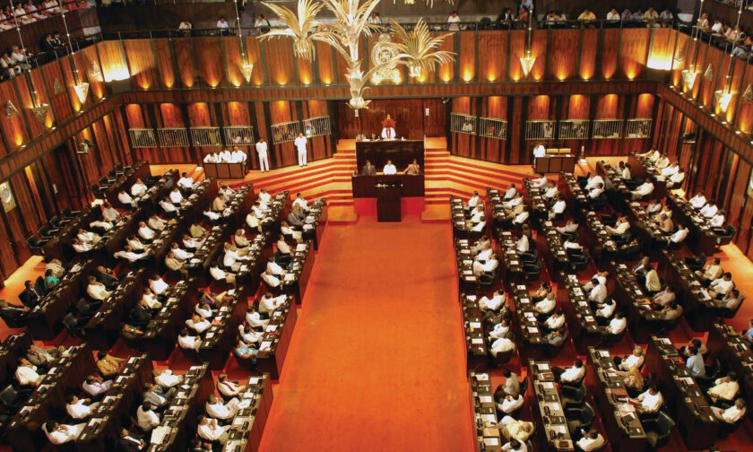 පාර්ලිමේන්තු මන්ත්‍රීවරුන්ගේ විශ්‍රාම වැටුප ඉවත්කිරීමේ පනත් කෙටුම්පත ව්‍යාවස්ථාවට අනුකූල බව ශ්‍රේෂ්ඨාධිකරණය දැනුම් දෙයි