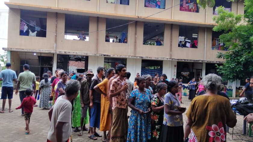 දිට්වාගෙන් අසරණ වූ පවුල් 1359ක් තවමත් මධ්‍යස්ථාන 49ක