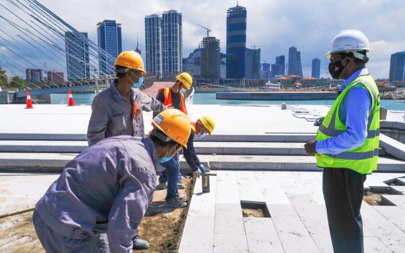 මෙරටට සංක්‍රමනය වන විදේශ සේවකයන් නියාමනය කිරීමට සැලසුමක්!