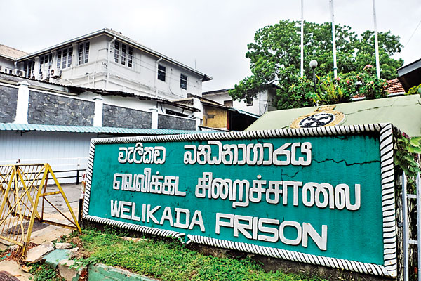 වැලිකඩ රැඳවියා මියයාමේ සිද්ධියට අදාළ බන්ධනාගාර නිලධාරීන් තිදෙනාම පෙරෙට්ටුවේ දී හඳුනාගැනේ!