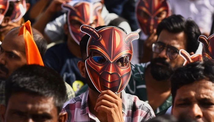 ඉන්දියාවේ Gen Z කැරපොත්තෝ – නුවන් ඉෂාර මහගමගේ