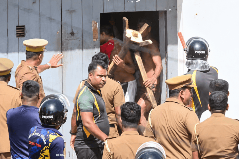 මීගමුව බන්ධනාගාර ගැටුමෙන් මියගිය 28 දෙනාගෙන් 17ක් වෙඩි වැදීමෙන් හා 11ක් මොට ආයුධ ප්‍රහාරවලින් මියගොස් ඇති බව අධිකරණයේදී අනාවරණය වෙයි.