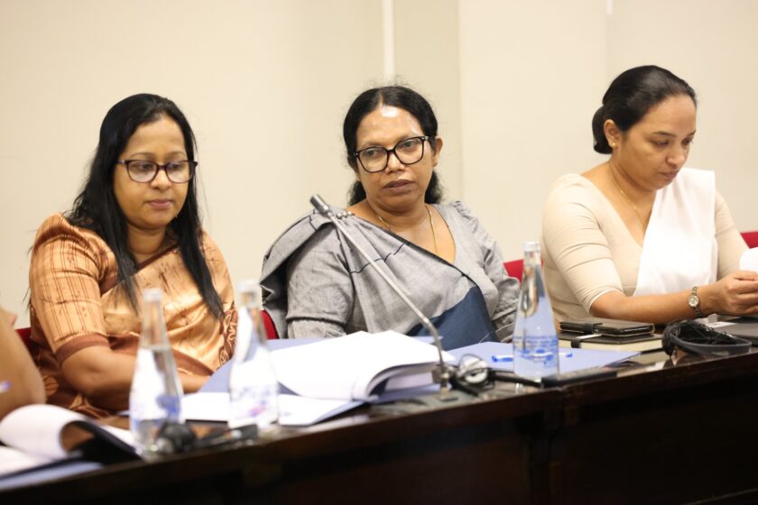 පළාත් සභා සහ පළාත් පාලන මැතිවරණවලදී කාන්තා නියෝජනය අවම වශයෙන් 33% ක් දක්වා ඉහළ නැංවිය යුතු බවට යෝජනාවක්!