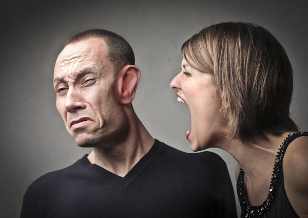 ගැහැනුන්ගෙන් ගුටිකන පිරිමි ඉන්නවාද? ගෘහස්ථ ප්‍රචණ්ඩත්වය වැළැක්වීමේ පනත ඇත්තටම කාටද?