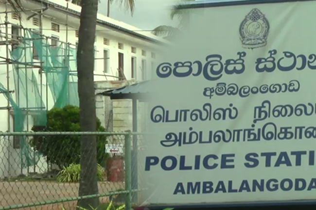 හැඳුනුම්පත නැතැයි කියා පුද්ගලයෙකුට අම්බලංගොඩ පොලිසියෙන් අමානුෂික පහර දීමක්!