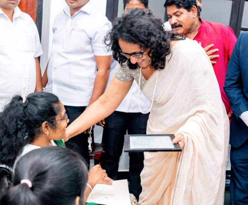 ‘සරසවි දිරියෝ අභිමන්’ ශිෂ්‍යාධාර වැඩසටහනේ දෙවන අදියර යාපනයේදී
