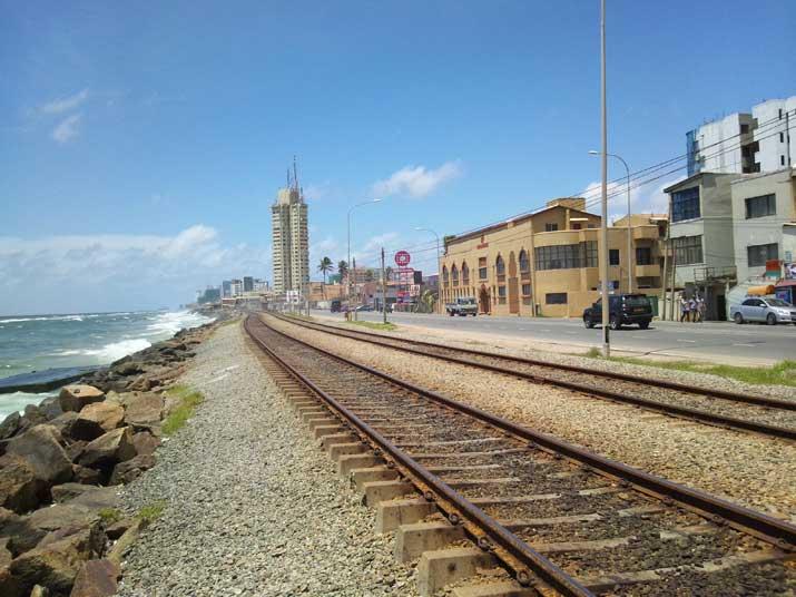 බම්බලපිටිය දෙහිවල වෙරළ තීරයේ අනවසර ඉදිකිරීම් 19ක් කඩා ඉවත් කිරීමට නියෝග!